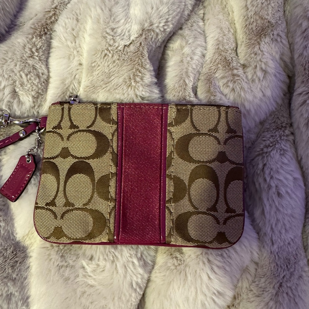 coach wristlet wallet!! - Picture 2 of 3